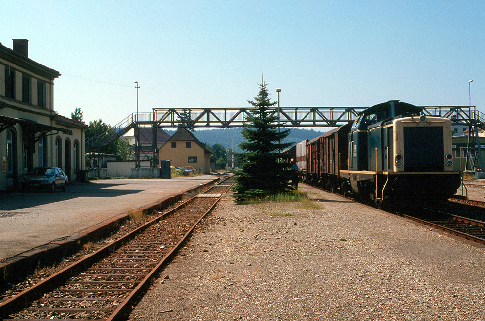 https://www.eisenbahnfotograf.de/datei/August 1986/1240234 DB 212193 Stockach 7.8.86.jpg